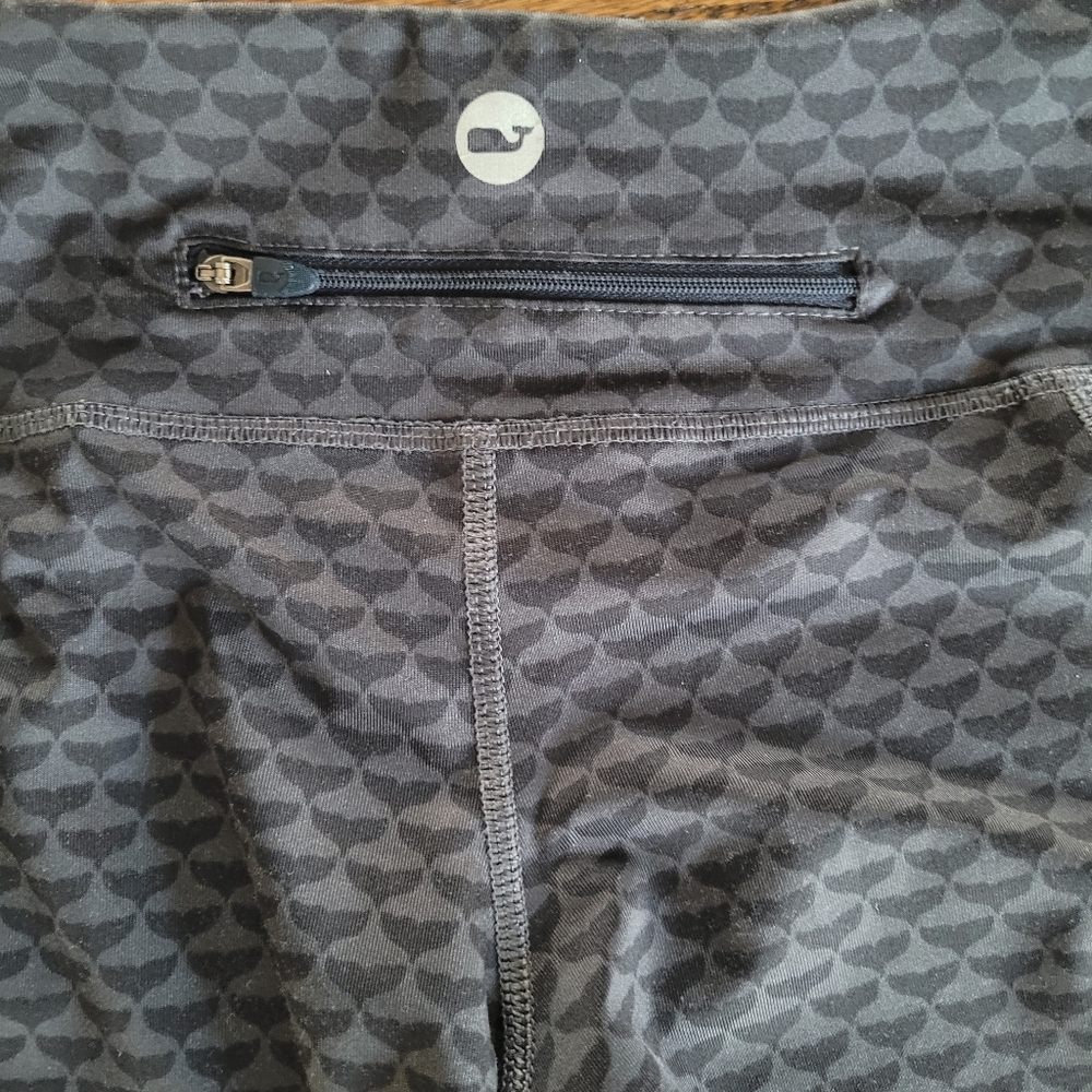 Vineyard Vines Performance Leggings, Size XS, Black Whale And Grey L
